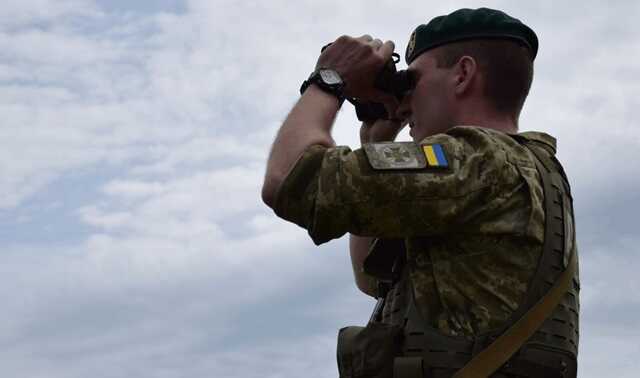 ДПСУ врятували чоловіка, який ледь не потонув у Дністрі