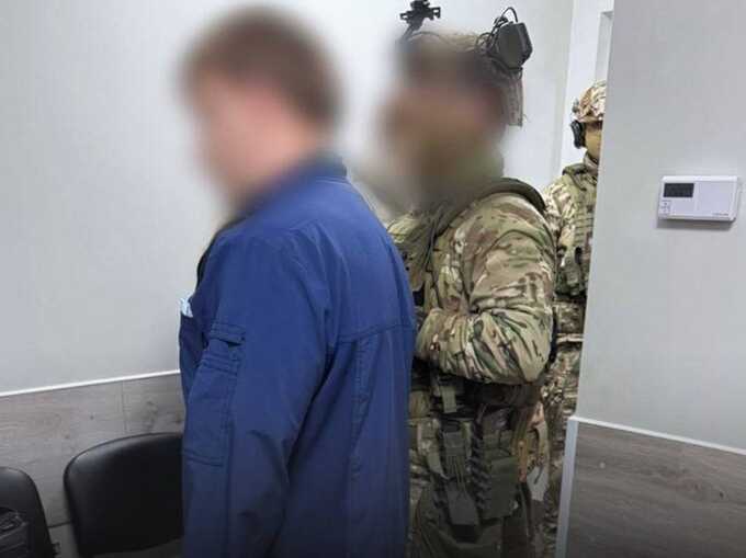 На Прикарпатті двоє лікарів – батько та син допомагали «відкосити» від мобілізації за 10 тисяч доларів США
