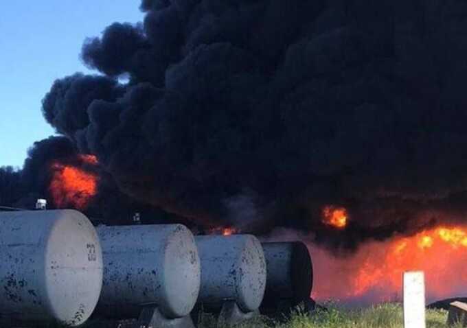 В окупованому Бердянську серйозні руйнування та вибухи: ракета ЗСУ знищила цистерни в порту