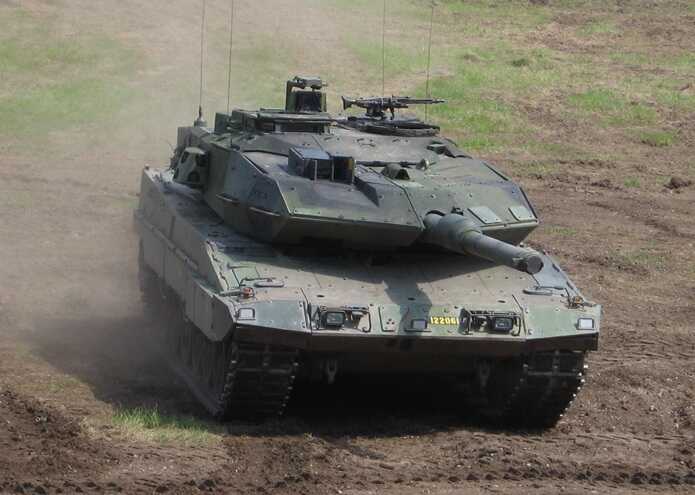 Шведські танки Strv 122 досі у строю, попри ворожі влучання, — ЗМІ