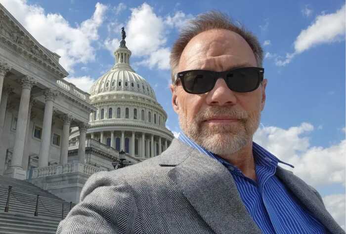 США дали Україні достатньо зброї, щоб вона пролила кров, але не перемогла, — ексголова ЦРУ Гофф