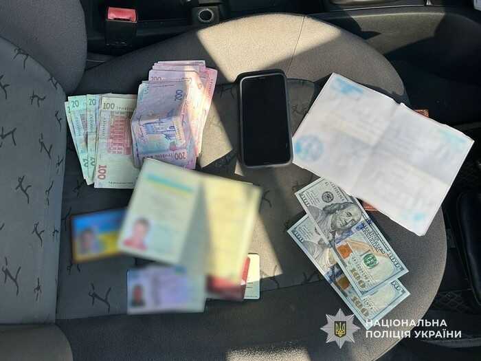 На Сумщині викрито зловмисників, які продавали фальшиві посвідчення волонтерів