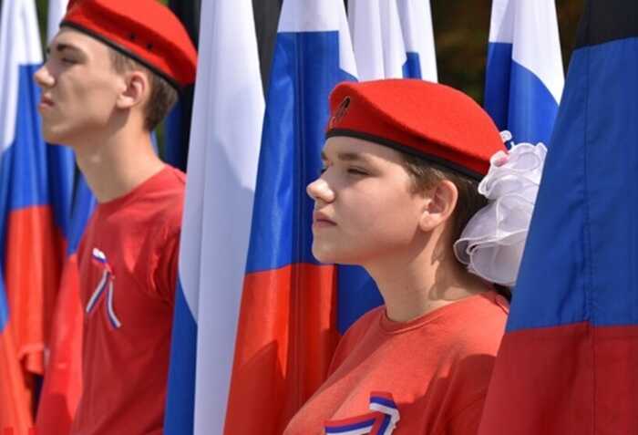 На ТОТ Луганщини росіяни примусово залучили до «юнармії» понад 6000 дітей