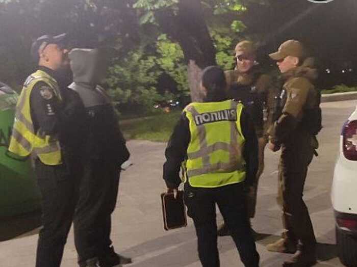 У центрі Києва чоловік намагався скоїти самогубство