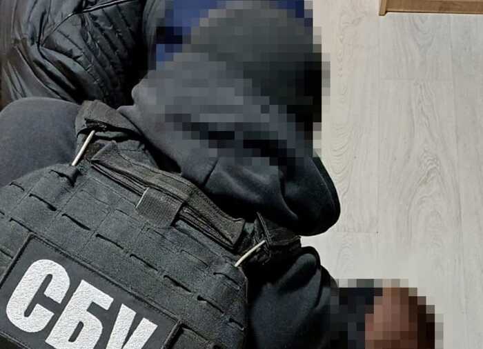 У Києві затримали російського агента, який планував підірвати три автомобілі, що належать військовим