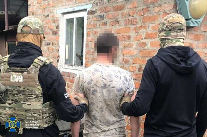 СБУ затримала агента ФСБ, який передавав дані про рух військових літаків на Хмельниччині