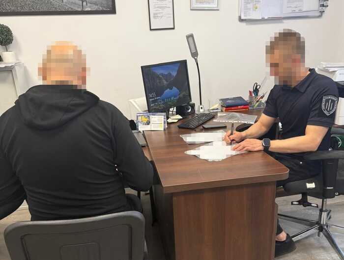 У Рівному співробітник СІЗО втягнувся в наркобізнес через роман із арештанткою, — ДБР