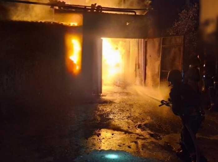 Уночі ворог атакував цивільне підприємство на Житомирщині, виникла пожежа