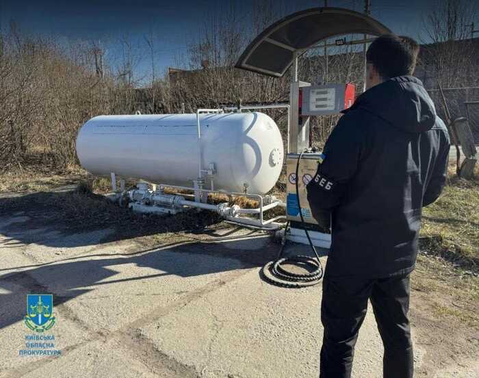 На Київщині судитимуть організатора нелегальної АЗС у Борисполі, де продавали контрафактне пальне
